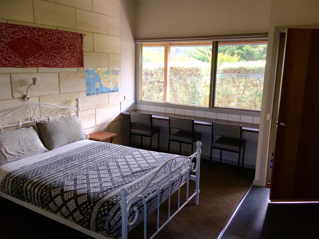 Port Campbell Guesthouse & Flash Packers Екстер'єр фото