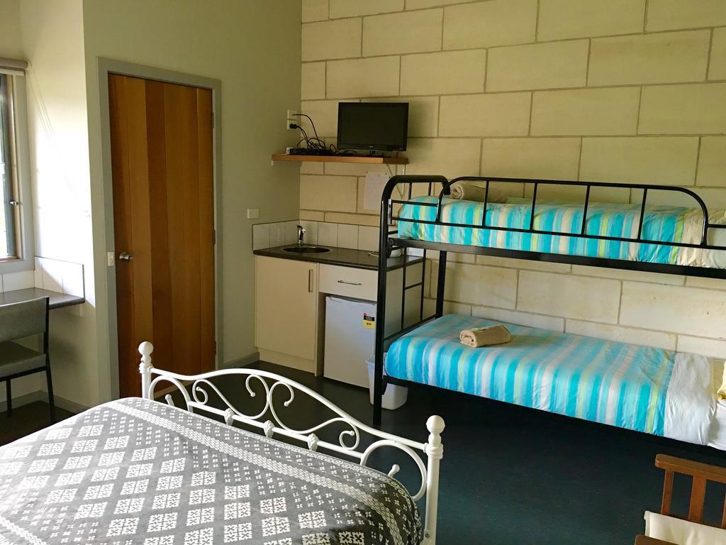 Port Campbell Guesthouse & Flash Packers Екстер'єр фото
